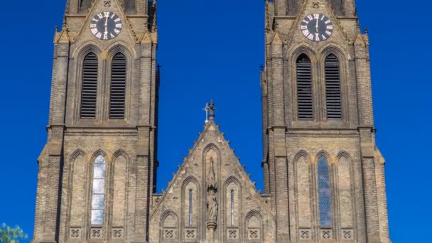 Medieval cathedral of Saint Ludmila timelapse in Prague in the Czech republic — Stock Video