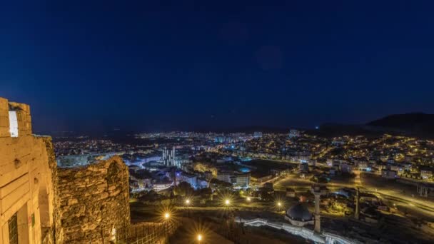 Letecký pohled ze starého hraduv historickém městě Nevsehir noc timelapse — Stock video