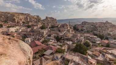 Türkiye 'nin Kapadokya Bölgesi Temenni Tepesi' nden Urgup Kasabası hava görüntüsü