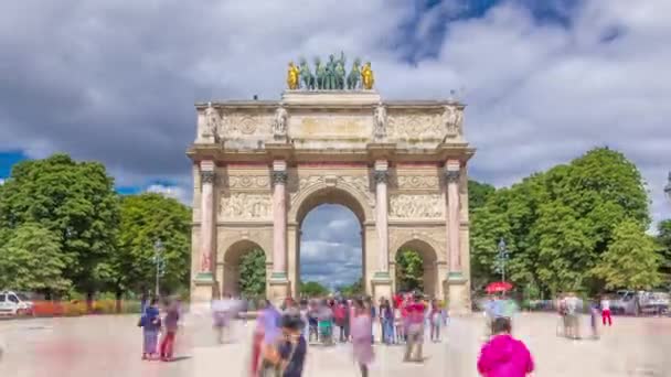 Hiperlapso del timelapse del Arco del Triunfo en los jardines de las Tullerías en París, Francia. — Vídeos de Stock