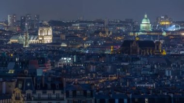 Montmartre 'dan Paris' in güzel gece manzarası. Paris, Fransa