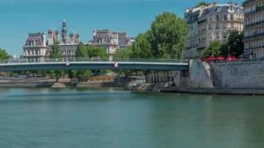 Saint-Louis Köprüsü zaman çizelgesi. Paris, Fransa 'da Seine nehrinde Ile de la Cite ve Ile Saint Louis adında iki ada. Paris, Fransa.