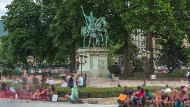 Statue Charlemagne et ses Leudes timelapse by Cathedrale Notre Dame de Paris — стокове відео