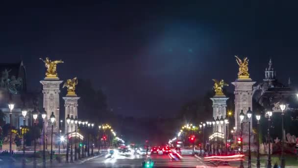 交通夜のタイムラプス付きアベニュー・デュ・マレシャル・ガリエニの眺め。フランス・パリ — ストック動画