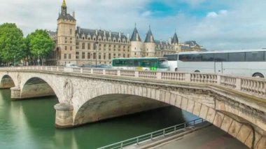 Conciergerie Kalesi zaman çizelgesi - eski kraliyet sarayı ve hapishane. Paris, Fransa.