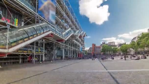 Fasádní hyperlapse timelapse Centre Georges Pompidou v Paříži. — Stock video