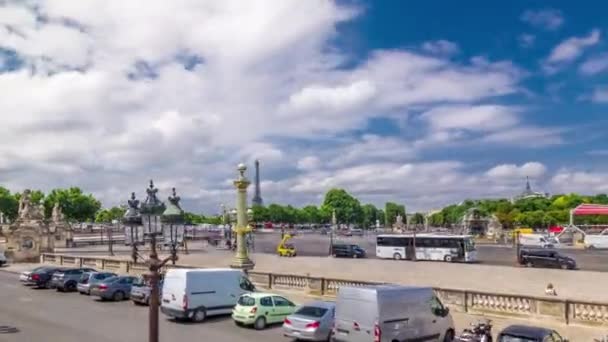 Fontaines de la Concorde és Luxor Obelisk a Place de la Concorde timelapse hyperlapse közepén Párizsban, Franciaországban. — Stock videók