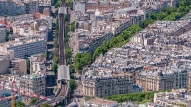 Montparnasse kulesinin gözlem güvertesinden Paris 'in en üst görüntüsü..