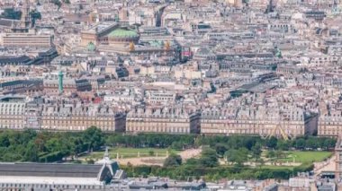Montparnasse kulesinin gözlem güvertesinden Paris 'in ufuk çizgisi. Avrupa megapolis 'inin ana simgeleri. Paris, Fransa