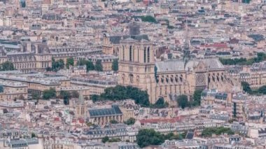 Montparnasse kulesinin gözlem güvertesinden Paris 'in ufuk çizgisi. Avrupa megapolis 'inin ana simgeleri. Paris, Fransa