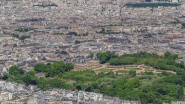 Montparnasse kulesinin gözlem güvertesinden Paris 'in ufuk çizgisi. Avrupa megapolis 'inin ana simgeleri. Paris, Fransa