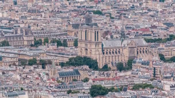 Κάτοψη του ορίζοντα του Παρισιού από το κατάστρωμα παρατήρησης του πύργου Montparnasse timelapse. Κύρια ορόσημα της ευρωπαϊκής μεγαλούπολης. Παρίσι, Γαλλία — Αρχείο Βίντεο