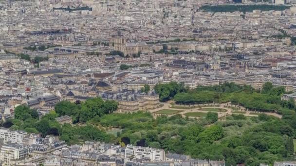 Vista superior del horizonte de París desde la plataforma de observación de la torre de Montparnasse timelapse. Principales hitos de la megápolis europea. París, Francia — Vídeos de Stock