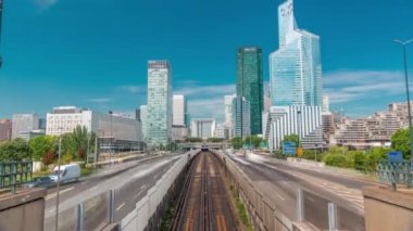 Paris 'in modern kesimindeki ofis binaları - La Defense zaman dilimi. Paris, Fransa