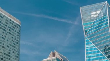 Paris 'in ünlü finans ve iş bölgesinde modern gökdelenler zaman çizelgesi - La Defense.