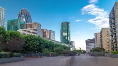 La Defansın gökdelenleri hiperhızlandırma - Paris, Fransa 'nın banliyölerindeki modern iş ve yerleşim alanı.