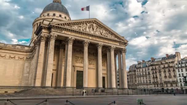 Panteón nacional edificio timelapse, vista frontal con calle y gente. París, Francia — Vídeo de stock