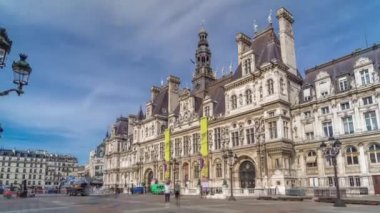 Ville Oteli ya da Paris Belediyesi. Güneşli bir günde zaman atlaması..