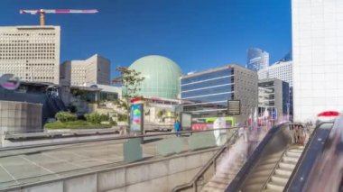 La Defence zaman atlaması panoraması, yüksek gökdelenleri olan iş ve finans bölgesi