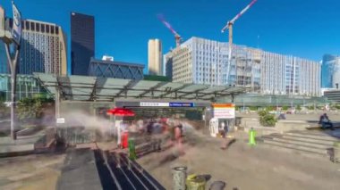 La Defence zaman atlaması panoraması, yüksek gökdelenleri olan iş ve finans bölgesi