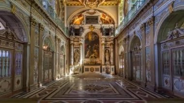 Fontainebleau Şatosu 'nun iç mimari detayları ve mimari detayları Fontainebleau, Fransa' da.