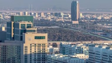 Abu Dabi şehir merkezinin havadan silueti.