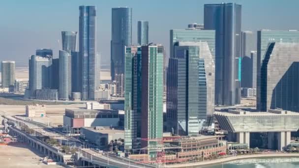 Skyline aéreo do centro da cidade de Abu Dhabi de cima timelapse — Vídeo de Stock