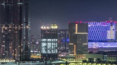 Abu Dabi 'deki Al Reem Adası' ndaki binalar gece saatleri yukarıdan geliyor..