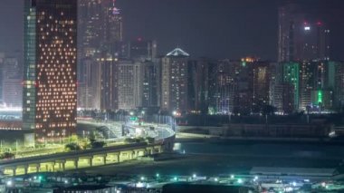 Abu Dabi 'deki Al Reem Adası' ndaki binalar gece saatleri yukarıdan geliyor..