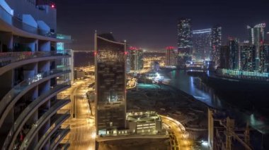 Abu Dabi 'deki Al Reem Adası' ndaki binalar gece saatleri yukarıdan geliyor..