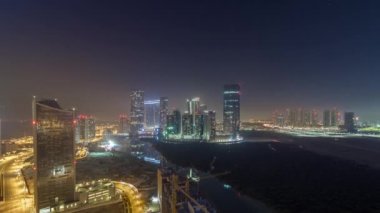 Abu Dabi 'deki Al Reem Adası' ndaki binalar gece saatleri yukarıdan geliyor..