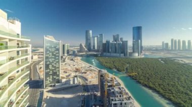 Abu Dabi 'deki Al Reem Adası' ndaki binalar yukarıdan zaman ayarlı..