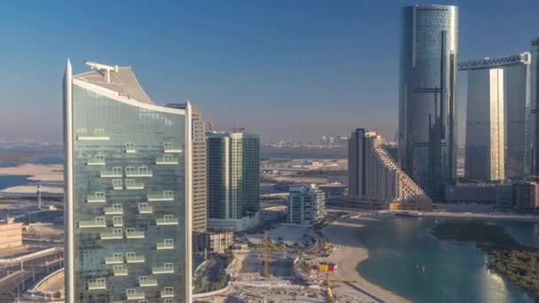 Edificios en la isla Al Reem en Abu Dhabi timelapse desde arriba. — Vídeo de stock