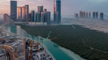 Abu Dabi 'deki Al Reem Adası' ndaki binalar yukarıdan zaman ayarlı..
