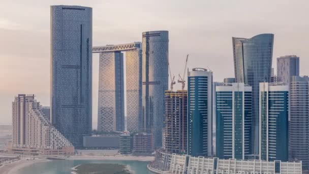 Edifícios em Al Reem ilha em Abu Dhabi timelapse de cima — Vídeo de Stock
