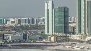 Abu Dabi 'deki Al Reem Adası' ndaki binalar yukarıdan zaman ayarlı..