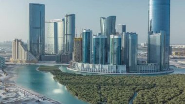 Abu Dabi 'deki Al Reem Adası' ndaki binalar yukarıdan zaman ayarlı..