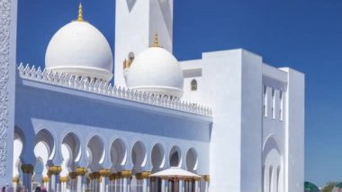 Birleşik Arap Emirlikleri 'nin başkenti Abu Dabi' deki Şeyh Zayed Büyük Camii zaman çizelgesi.