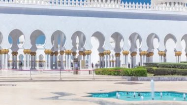 Birleşik Arap Emirlikleri 'nin başkenti Abu Dabi' deki Şeyh Zayed Büyük Camii zaman çizelgesi.