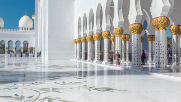 Zeitraffer der Scheich-Zayed-Moschee in Abu Dhabi, der Hauptstadt der Vereinigten Arabischen Emirate — Stockvideo