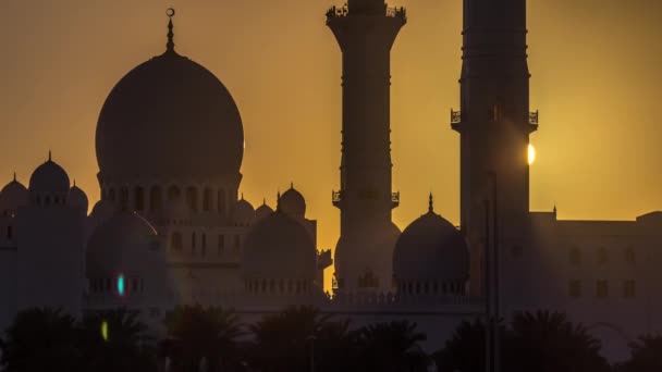 Sheikh Zayed Grand Mosque στο Αμπού Ντάμπι στο ηλιοβασίλεμα timelapse, Ηνωμένα Αραβικά Εμιράτα — Αρχείο Βίντεο
