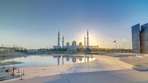 Sheikh Zayed Grand Mosque στο Αμπού Ντάμπι στο ηλιοβασίλεμα timelapse, Ηνωμένα Αραβικά Εμιράτα — Αρχείο Βίντεο