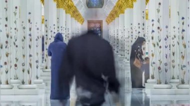 Birleşik Arap Emirlikleri 'nin başkenti Abu Dabi' deki Şeyh Zayed Büyük Camii zaman çizelgesi.