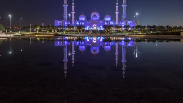 Sheikh Zayed Grand Mosque φωτίζεται τη νύχτα timelapse, Αμπού Ντάμπι, ΗΑΕ. — Αρχείο Βίντεο