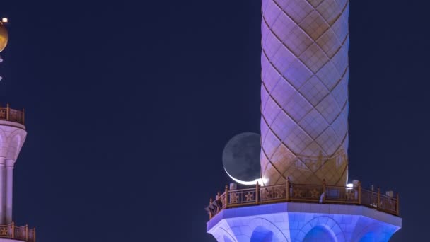 Sheikh Zayed Grand Mosque kivilágítva éjszaka timelapse, Abu Dhabi, Egyesült Arab Emírségek. — Stock videók