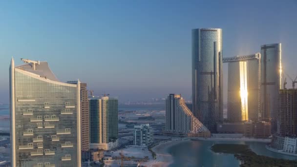 Edifícios em Al Reem ilha em Abu Dhabi timelapse de cima. — Vídeo de Stock