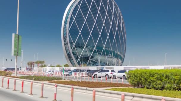 Arranha-céus circular Sede de Aldar Edifício timelapse em Abu Dhabi, Emirados Árabes Unidos. — Vídeo de Stock