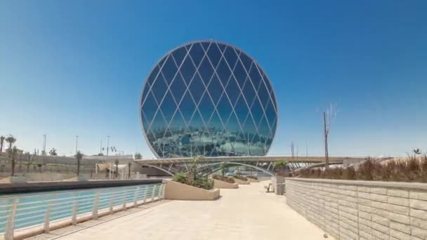 Circular skyscraper Aldar Headquarters Building timelapse hyperlapse in Abu Dhabi, UAE. — Stock Video