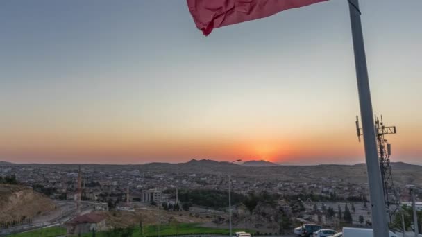 Widok na zachód słońca ze starego zamku w historycznym mieście Nevsehir powietrza timelapse — Wideo stockowe