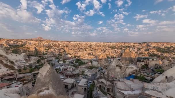 Hermosa vista de Goreme desde el punto de vista timelapse aéreo, Capadocia, Turquía durante el amanecer. — Vídeos de Stock